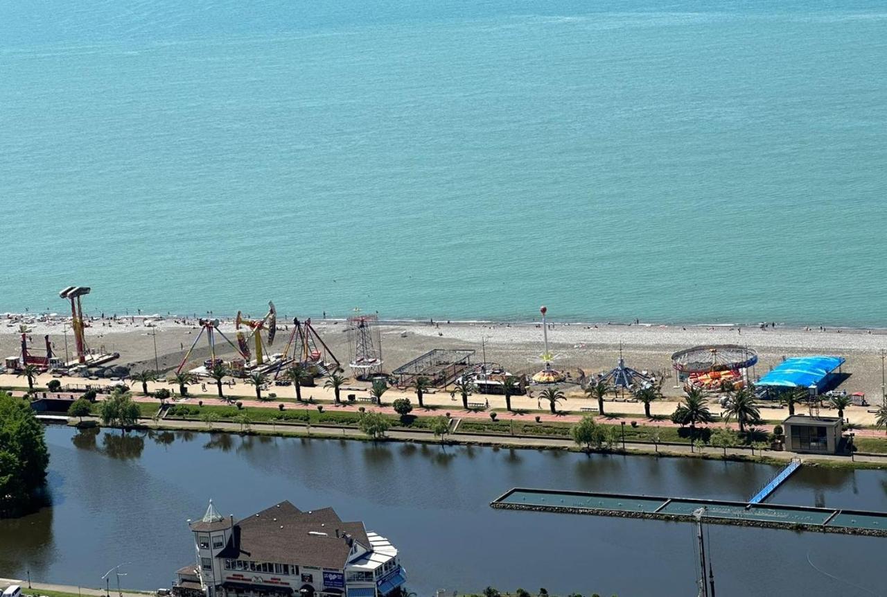 Moonlight Apart-Hotel Batumi Bagian luar foto