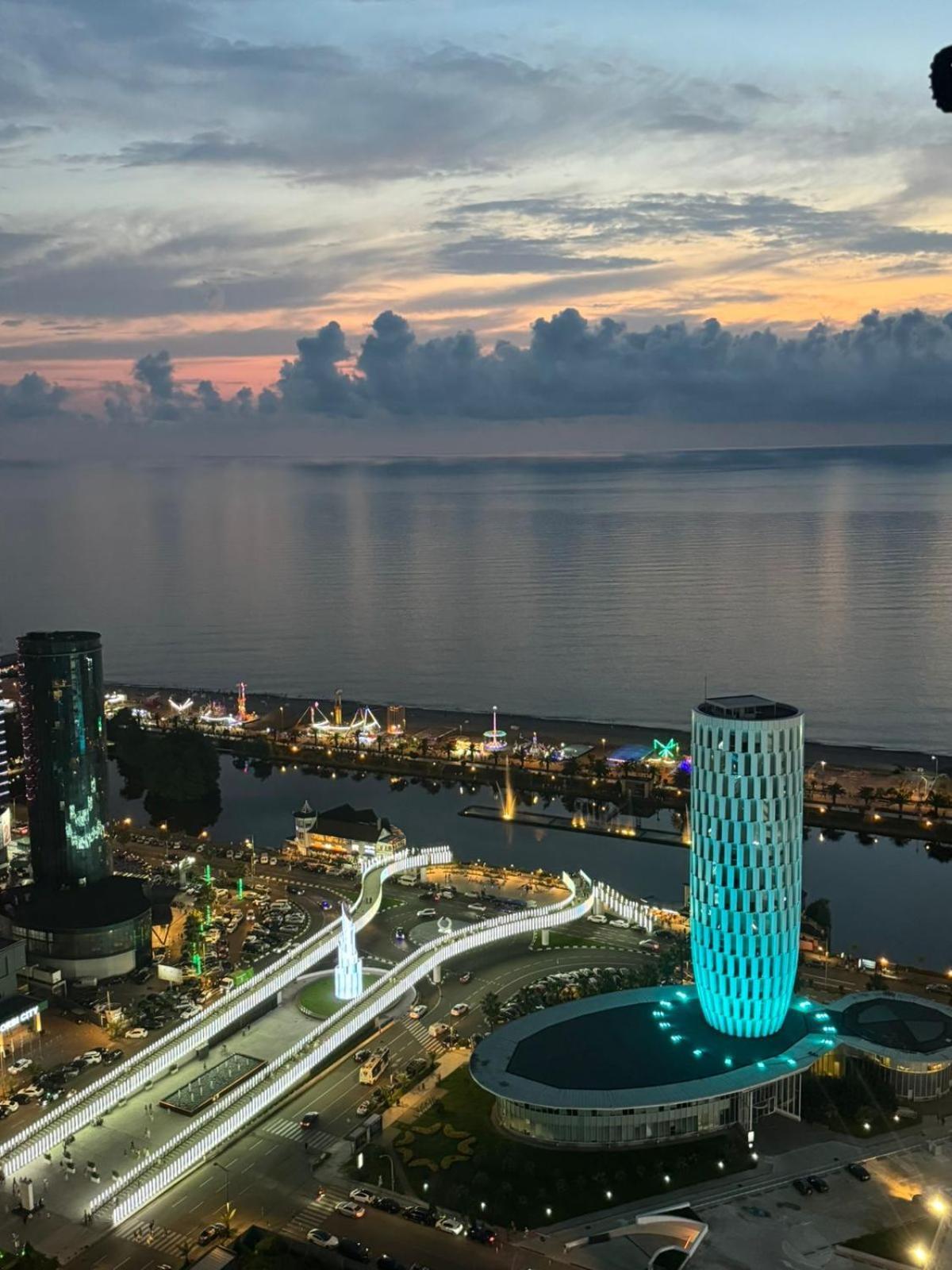 Moonlight Apart-Hotel Batumi Bagian luar foto