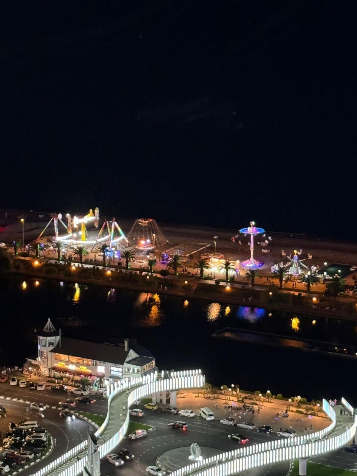 Moonlight Apart-Hotel Batumi Bagian luar foto
