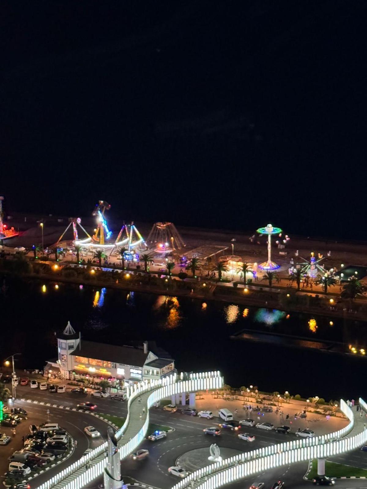 Moonlight Apart-Hotel Batumi Bagian luar foto